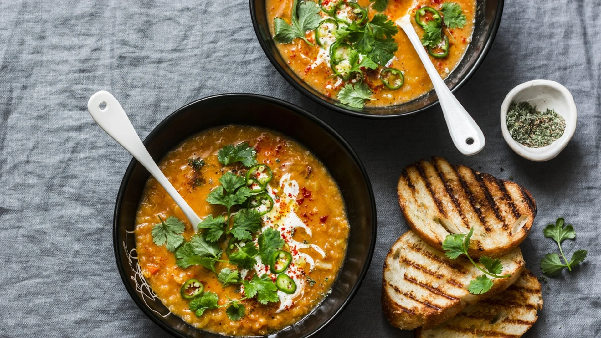 Крем супа от червена леща и джинджифил: Вкусно и полезно