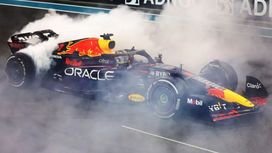 Велик! Макс Верстапен завърши по шампионски историческия си сезон във Формула 1