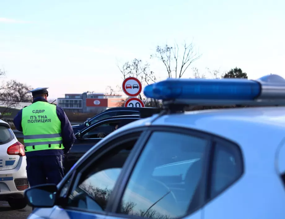 Катастрофа между кола и камион на АМ „Марица“, движението е затруднено