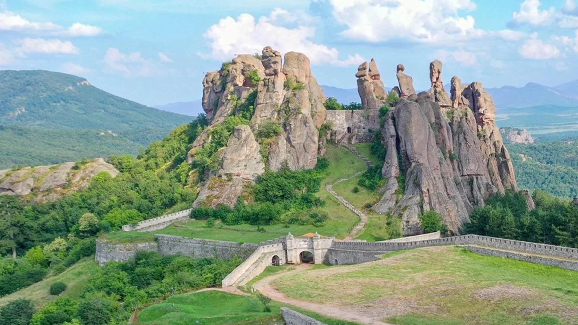 Топ 10 уникални природни забележителности в България