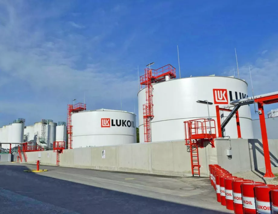 Нефтохимиците в "Лукойл": Спрете да развявате дерогацията като пешка и средство за рекет