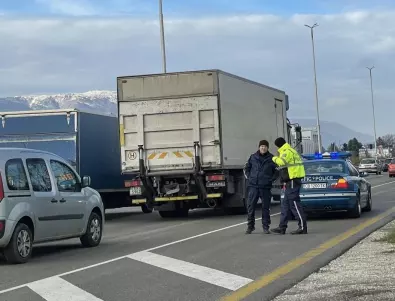 18 мигранти са се задушили в камион край София