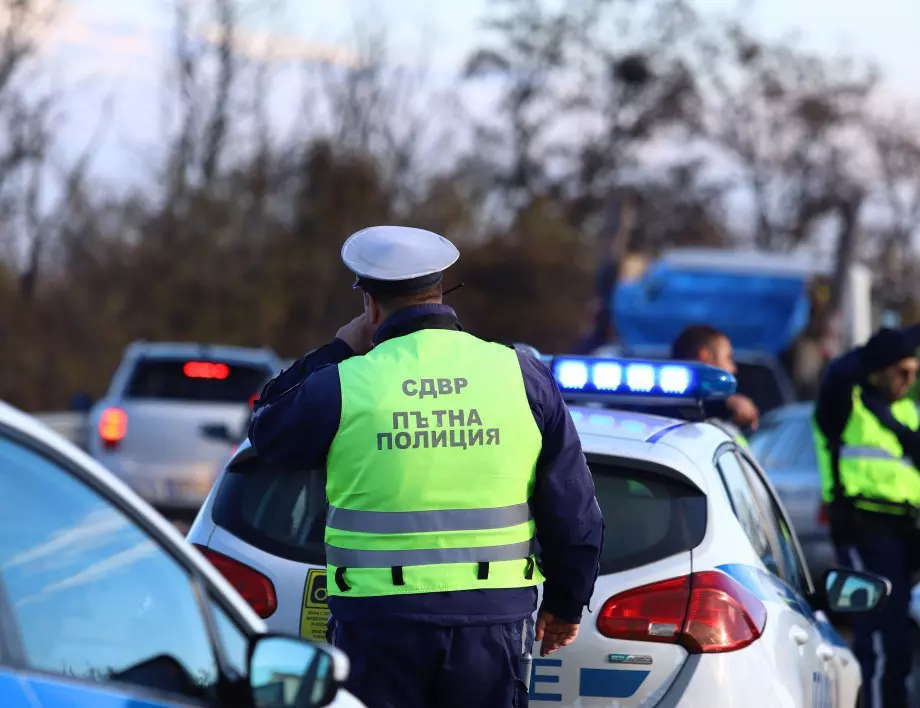 Арестуваха украинец на АМ "Тракия", превозвал мигранти
