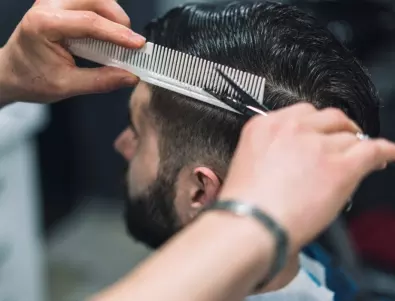 Не във филм: Пикап се вряза в бръснарница в Холивуд (ВИДЕО)