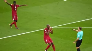 Идентична ситуация, но с различен развой: Дузпа за Кристиано Роналдо, но не и за домакина Катар (СНИМКА)