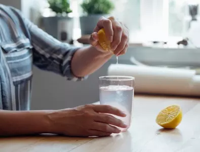 Топла вода с лимон - защо е задължителна през зимата
