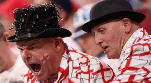 Фенове на Англия и Уелс в грозен уличен брой още преди дуела им на Мондиал 2022 (ВИДЕО)