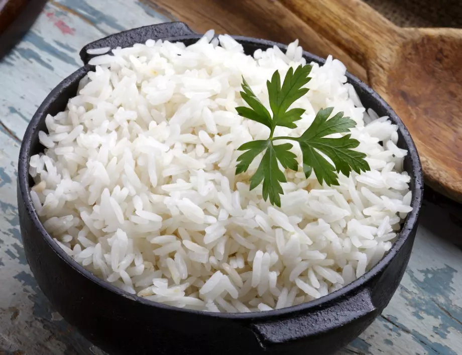 Колко вода се слага при варене на ориза, за да е ронлив и вкусен