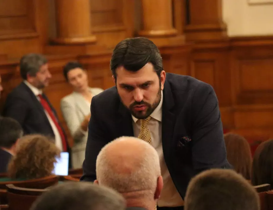 Депутат от ГЕРБ: Борисов няма да има проблем да погледне лидерите в парламента