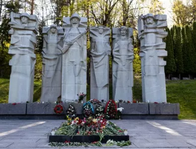 Кои страни демонтираха съветски паметници след руското нахлуване в Украйна?