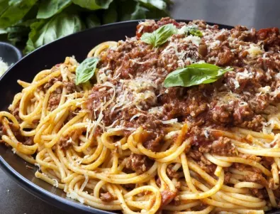  Какъв доматен сос приготвят италианците за спагети?