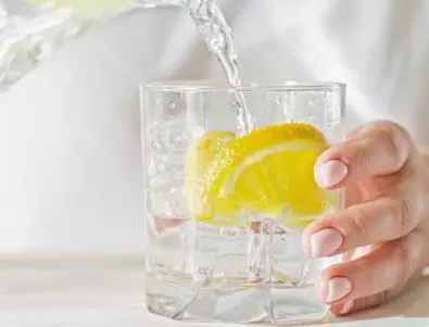 Ето как да направите водата вкусна и лесна за пиене 