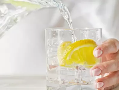 Лекар: Водата с лимон е вредна за хората с тези заболявания