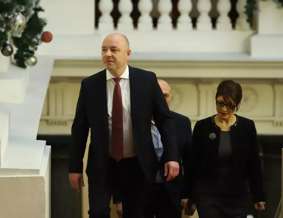 Габровски защити кандидат-министрите си: Няма хора без петна