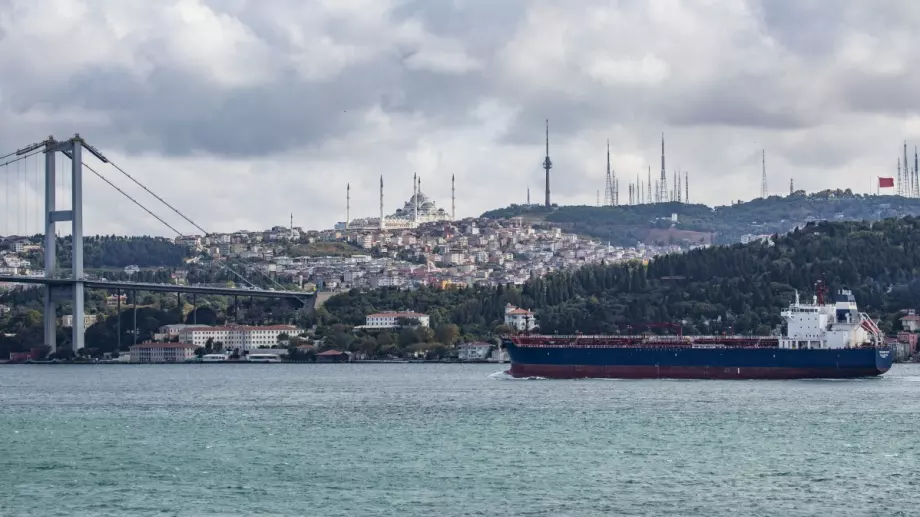 Руска корвета патрулира между Босфора и Одеса, за да прехваща търговски кораби