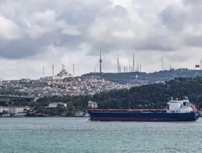 Успешно: Първи кораб стигна до Истанбул по временния коридор в Черно море (КАРТА)