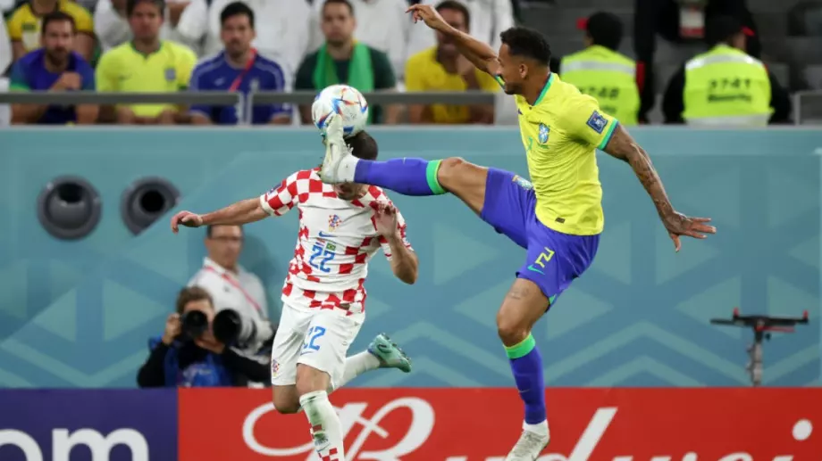 ВИДЕО: Данило едва не "обезглави" хърватин в сблъсъка на Световното първенство по футбол