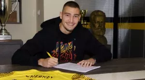 {{ otherArticle[0].article.title }}