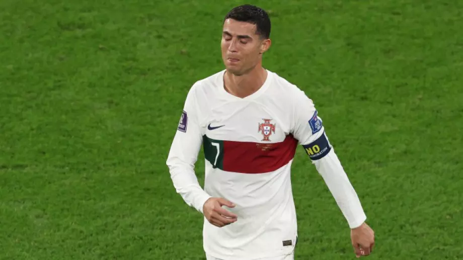 ВИДЕО: Роналдо напусна терена облян в сълзи след разочароващото отпадане на Португалия от Мондиал 2022
