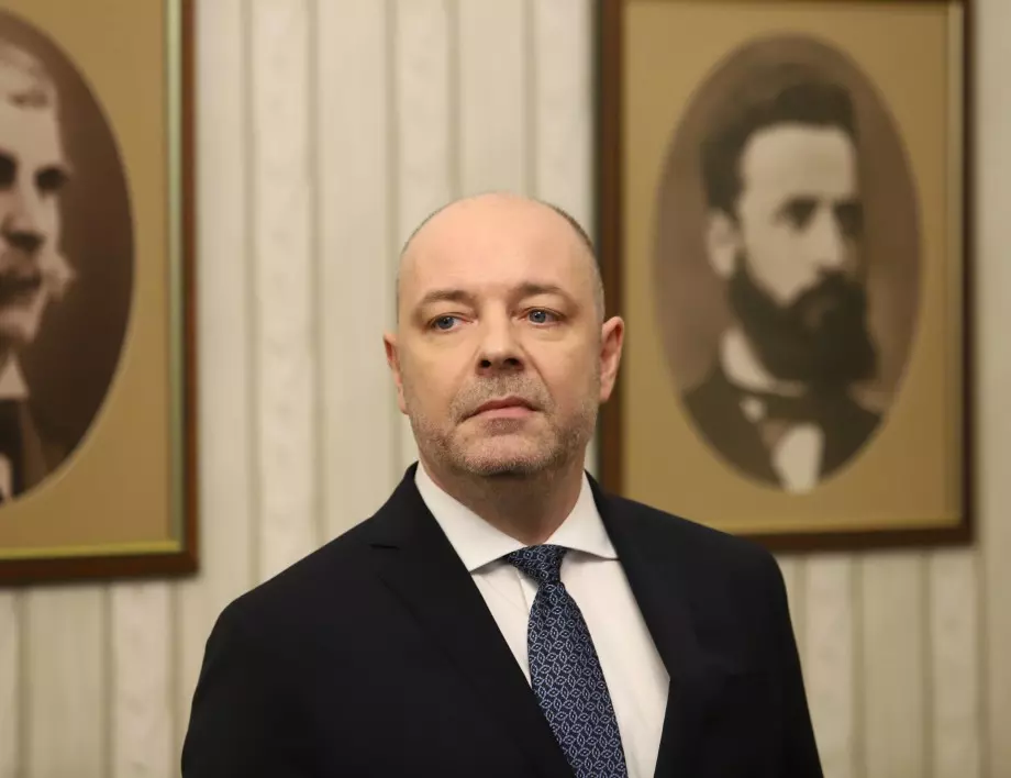Кабинетът "Габровски": Стари муцуни, разследван от прокуратурата и издател на Playboy