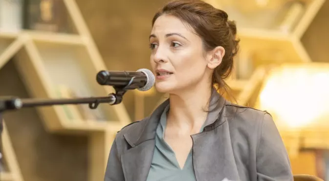 Диана Димитрова показа документите, с които се прекратява делото за побой