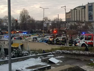 Верижна катастрофа с 9 коли блокира центъра на София, има ранени (СНИМКИ)