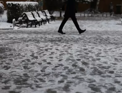 104 снегорини почистват улиците на София