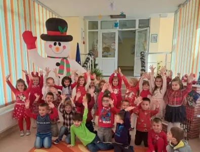 Кметът на Казанлък подари снежни човеци на всички детски градини и ясли в града