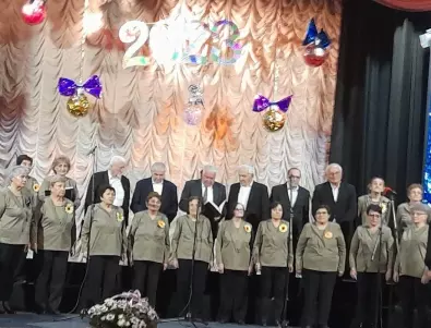 Смесен хор изнесе първия коледен концерт в Ловеч