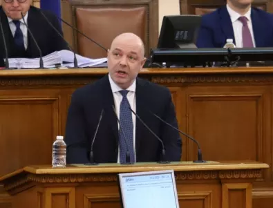 Габровски пред депутатите: България не е на кръстопът, а пред пропаст
