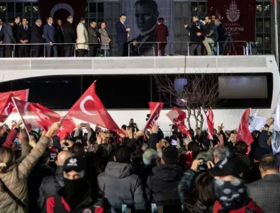 Хиляди на митинг в Истанбул в подкрепа на осъдения кмет на града