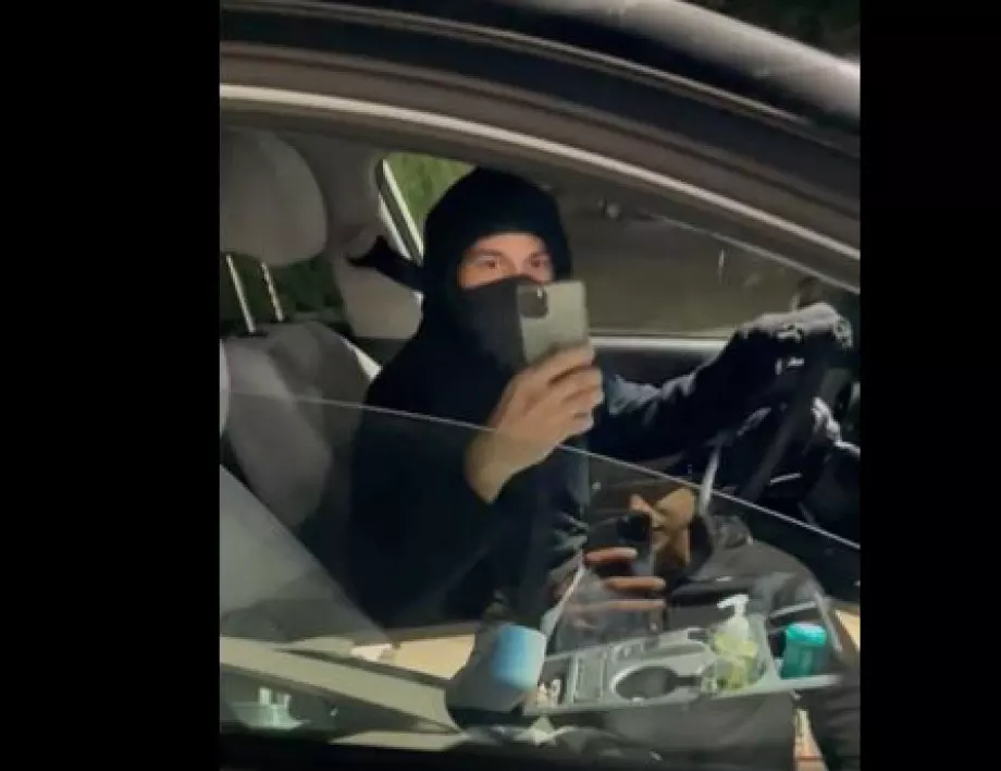 Мъск показа видео на мъж с маска, който го е преследвал с колата си и обеща да го съди (ВИДЕО)