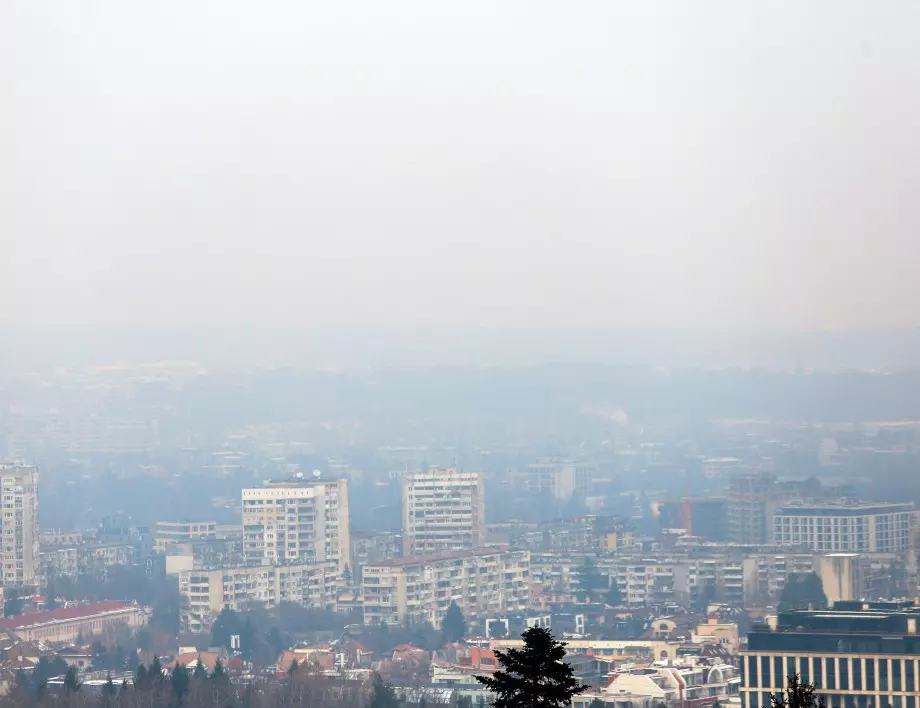 Мръсен въздух в няколко града, чист чак догодина
