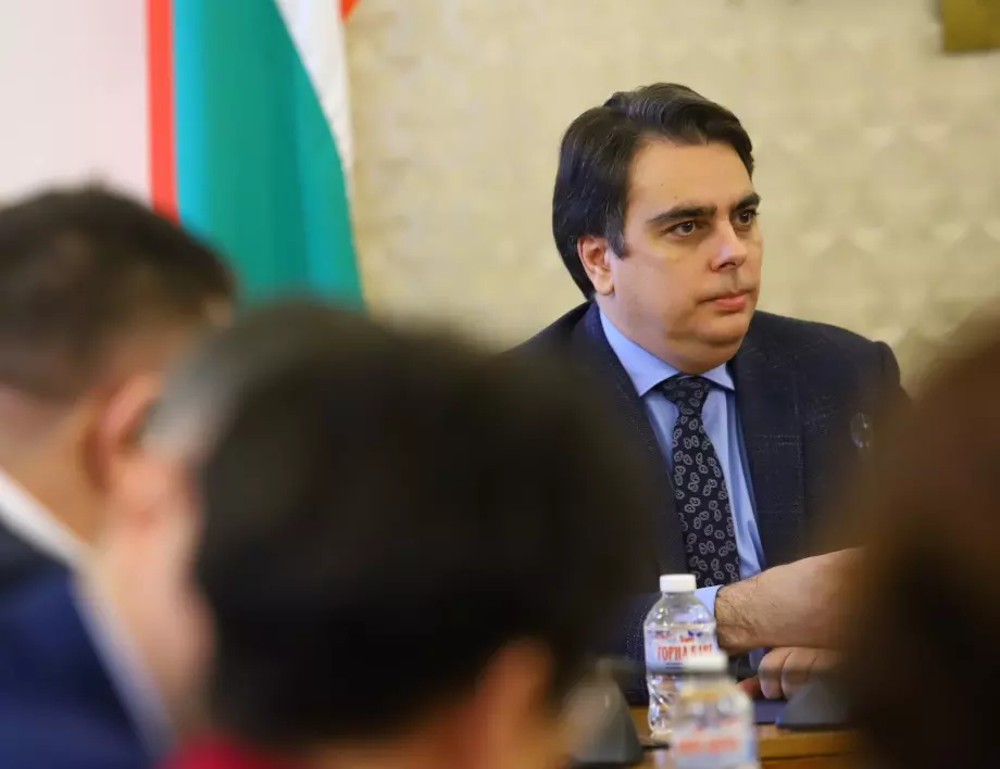 Василев: Форматът, в който преговаряме, е недостатъчен за правителство (ВИДЕО)