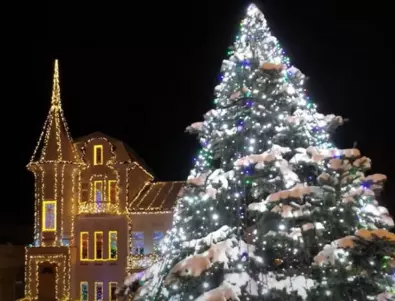 Преди да дойде руският мир: Как изглеждаше Мариупол на Коледа 2021 г. (ВИДЕО)