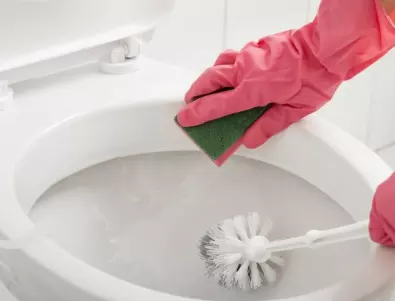 Само за 10 минути тази смес ще премахне дори най-упоритите жълти петна от тоалетната чиния