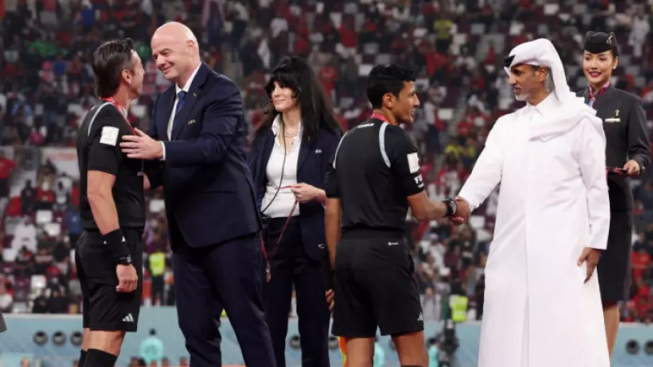 ВИДЕО: Това, което ФИФА нареди да бъде изтрито - кавгата Хакими - Инфантино