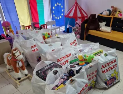 Доброто е заразно: Дариха играчки на украинските деца за Коледа