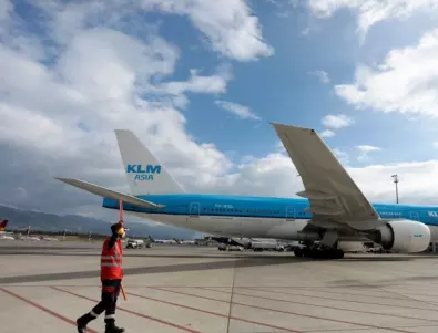 Разследват пилот на KLM за агресивно поведение