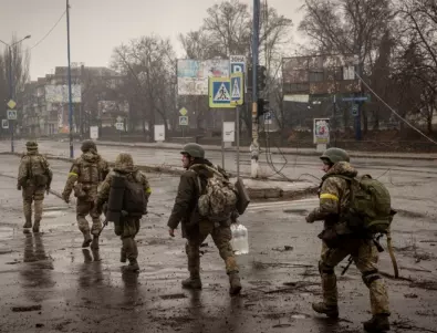 Украинци показаха боеприпаси, открити при изоставени руски позиции край Бахмут (СНИМКИ)