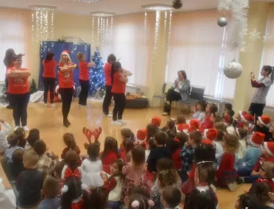 Кметът на Ловеч зарадва децата с подаръци в една ясла и в две детски градини