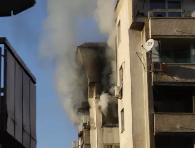 Обгазени и ранен след пожар в жилищен блок в Кюстендил