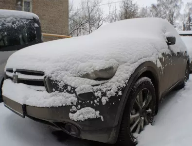 Защо колата не трябва да се оставя затрупана със сняг, дори ако не се кара?
