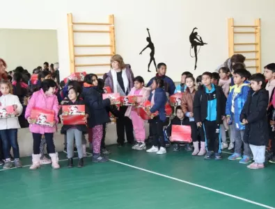 Над 200 деца получиха подаръци от инициатива на ТЕЦ 