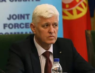 Министър Стоянов обещава 50% увеличение на заплатите за военните зад граница