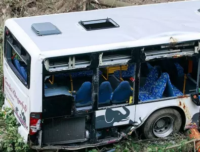Автобус с деца катастрофира във френските Алпи, 21 души са ранени