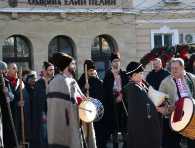 Над 100 коледари в община Елин Пелин поддържат живи българските традиции и през 2022 г. (СНИМКИ)