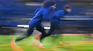 "На босо и сляпо" - футболист на Челси втрещи Висшата лига (СНИМКИ)