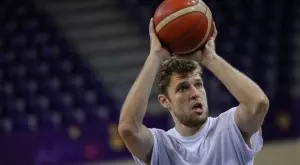 Александър Везенков се колебаел до последно между НБА и Олимпиакос