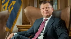 {{ otherArticle[0].article.title }}